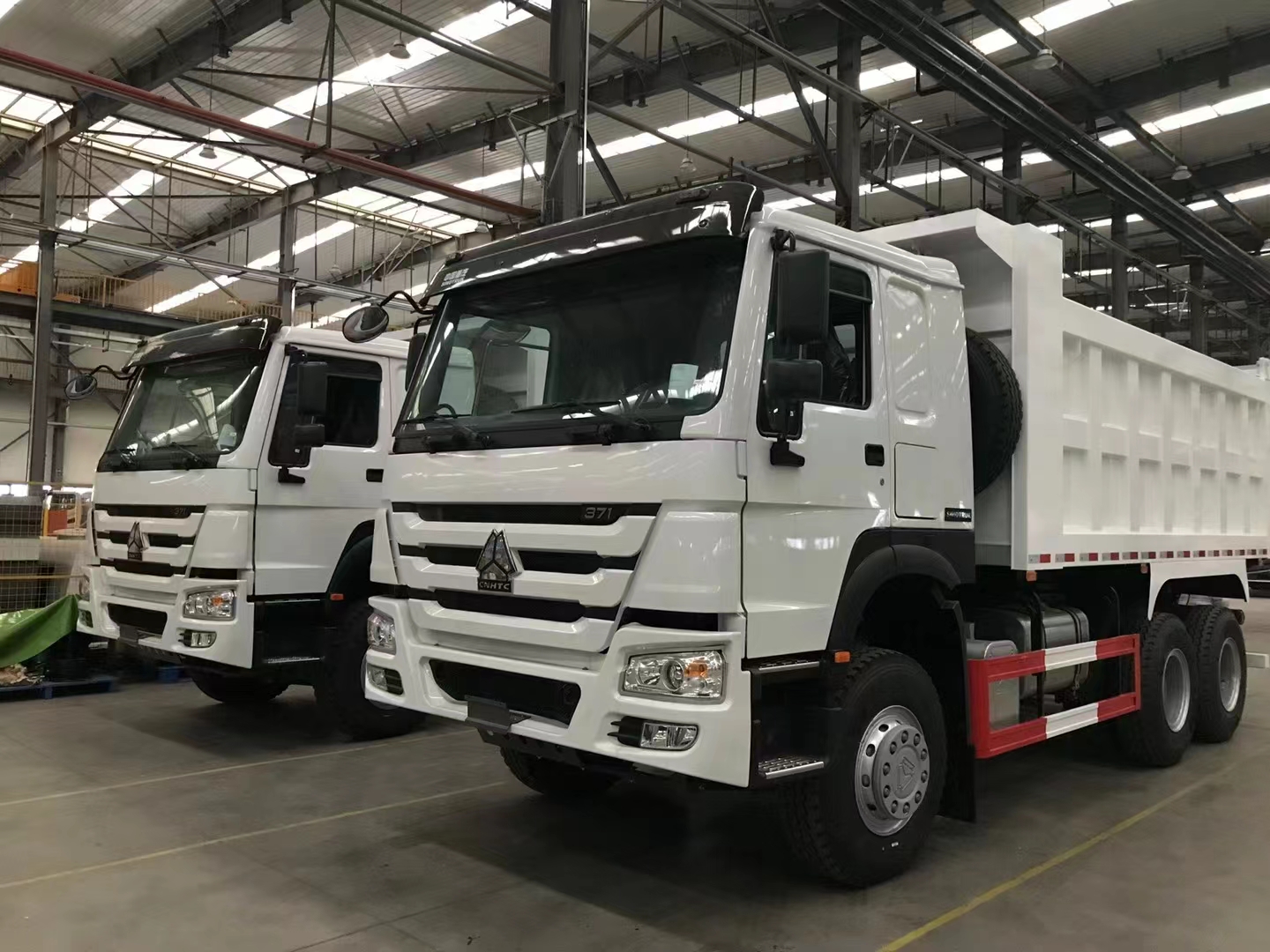 SINOTRUK HOWO 6*4 САМОСВАЛ ГОТОВ К ДОСТАВКЕ